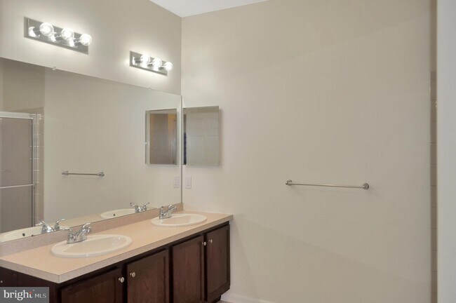 Building Photo - 921 Timberlake Dr