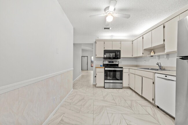 Building Photo - 8019 SE Villa Cir