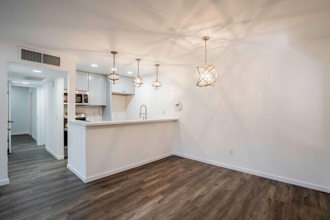 Building Photo - 18350 Hatteras St