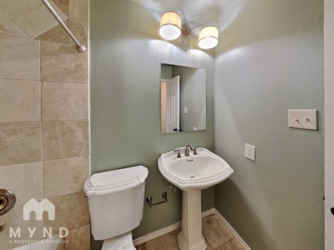Building Photo - 3403 Shallow Grove