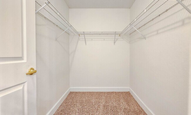 Building Photo - PALMER RANCH! VINTAGE GRAND 2 BED/2 BATH C...