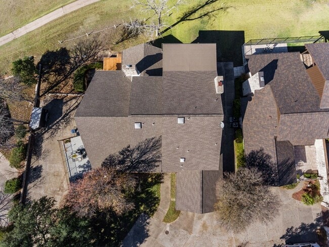 Building Photo - 701 Oakland Hills Ln