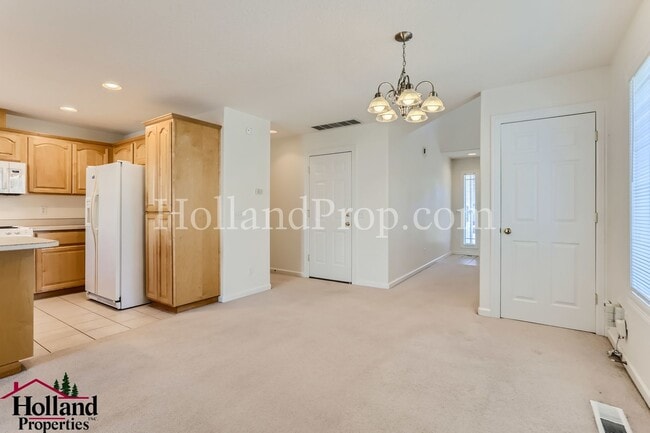Building Photo - Beautiful Duplex with Great Location!!!