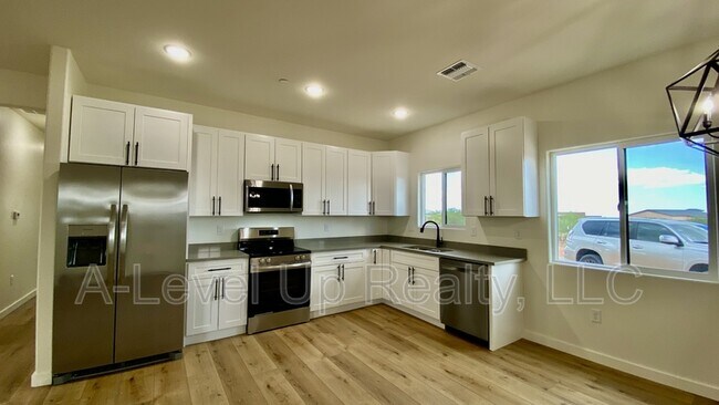 Building Photo - 3713 E Wetstones Rd