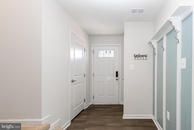 Building Photo - 8611 Upton Ln