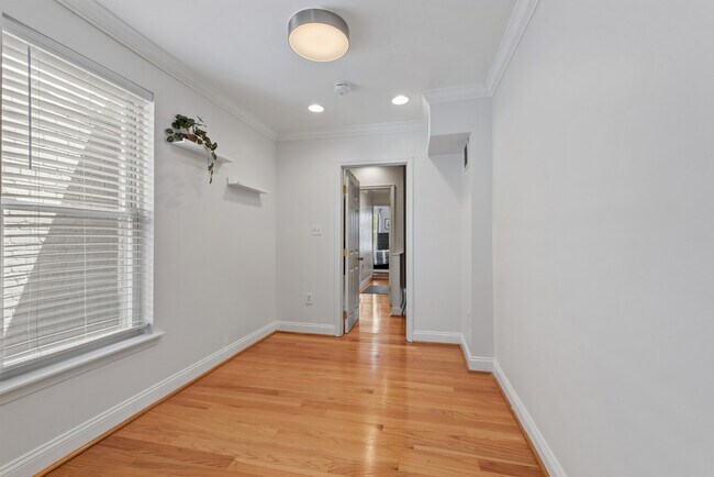 Building Photo - 8 E Randall St