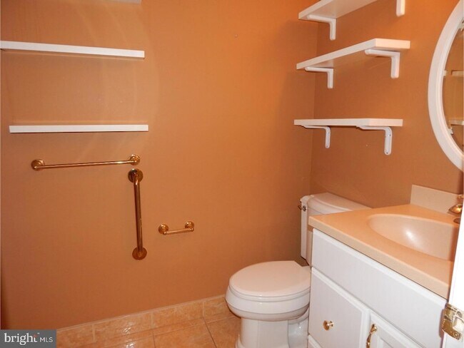 Building Photo - 106 Pinewood Dr