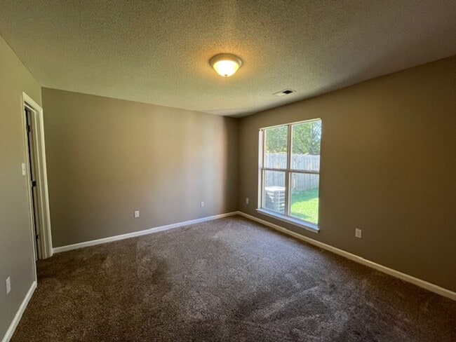 Building Photo - Renovated 2 Bedroom 2 Bath Home for Rent!