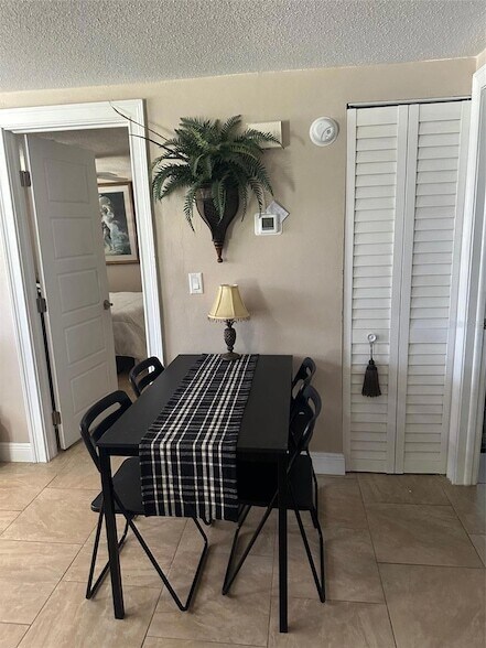 Building Photo - 1980 Tahitian Pl