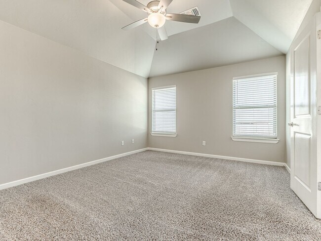 Building Photo - Newer Home in Ironstone + 3 bedrooms + 2 bathrooms + Edmond Schools