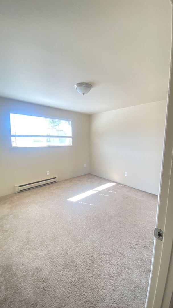 Building Photo - (526) Halpert Duplex - 4 Bedroom / 2 Bathroom