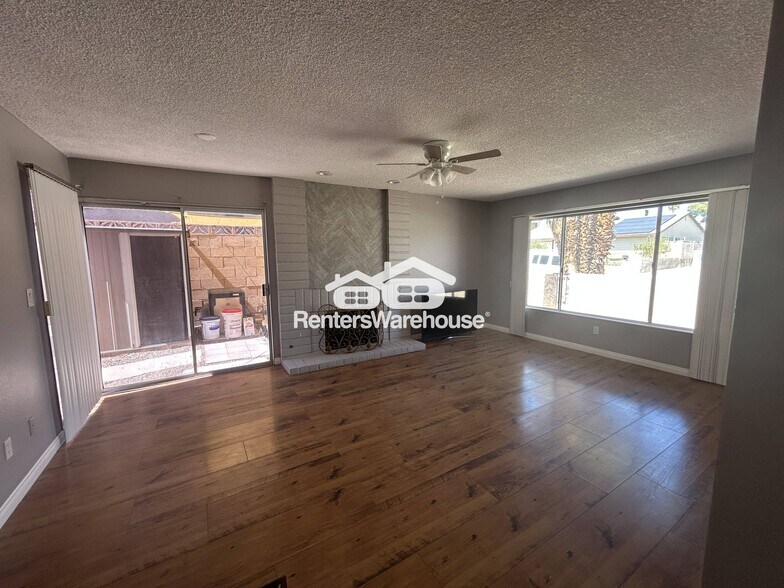 Building Photo - 3969 Green Leaf Dr
