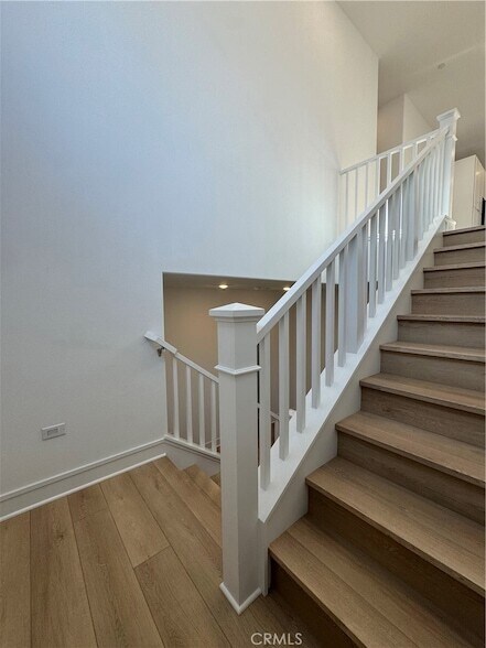 Building Photo - 436 Loon