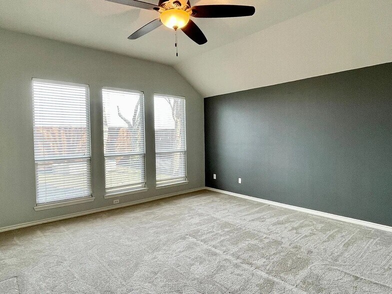 Building Photo - 5330 Golfside Dr