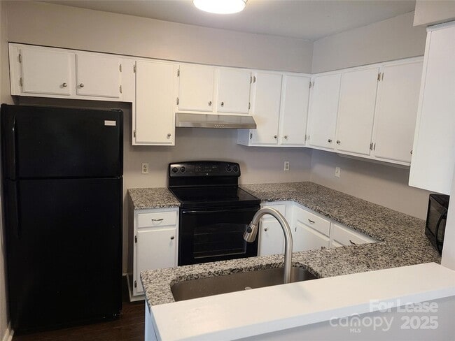 Building Photo - 4811 Spring Lake Dr
