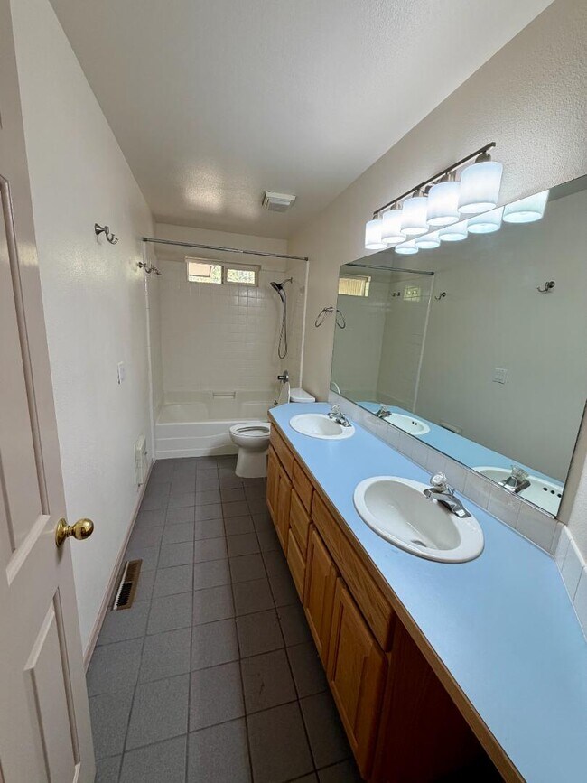 Building Photo - 61171 Minaret Cir