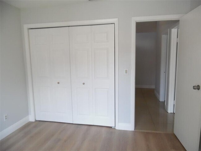Building Photo - 4013 SW 68th Ln