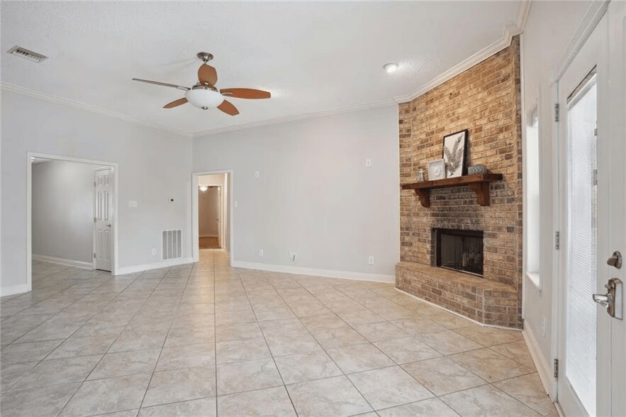 Building Photo - 125 Windward Passage St