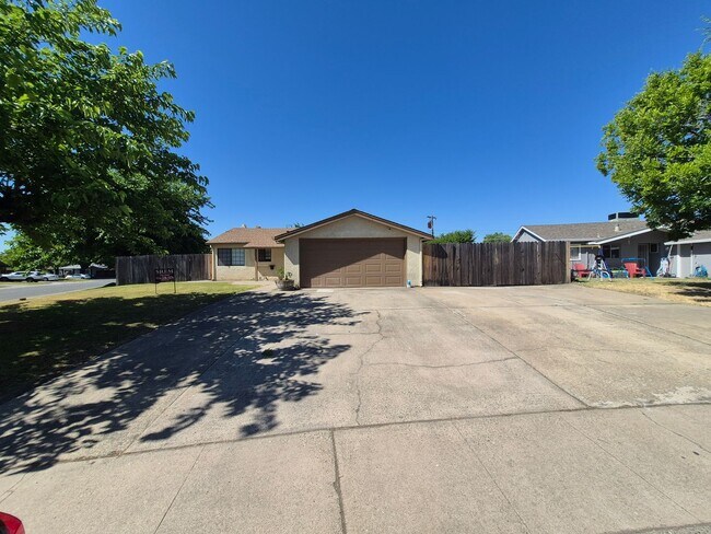 Primary Photo - Remodeled 3 Bedroom 2 Bathroom Carmichael ...