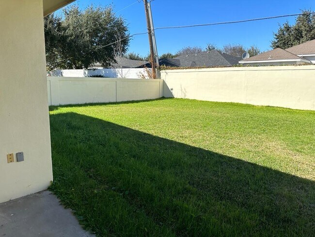 Building Photo - 2610 Vineyard Loop