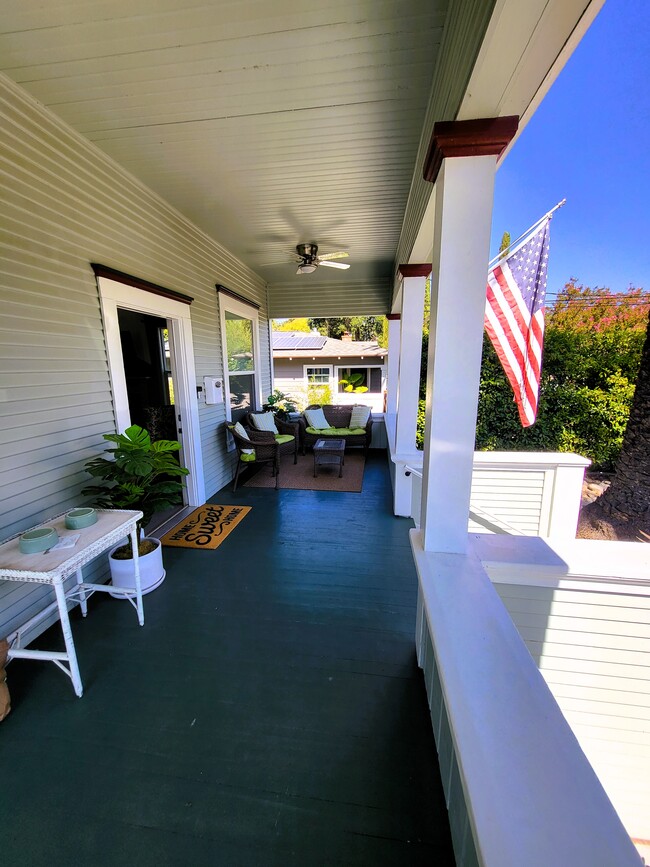 Building Photo - 119 Commercial St