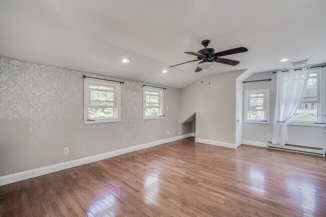 Building Photo - 1 Hickory Hill Dr