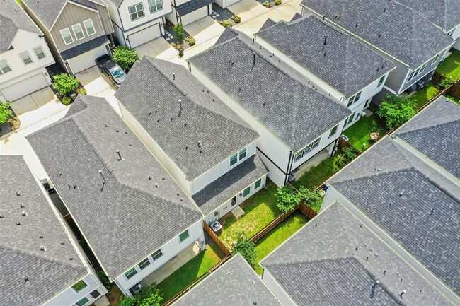 Building Photo - 6713 Parker Grv Ln