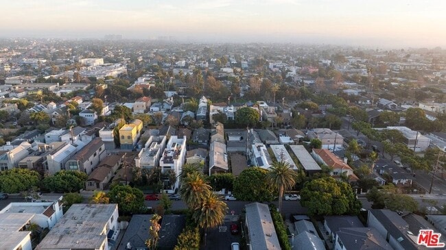 Building Photo - 722 Marine St