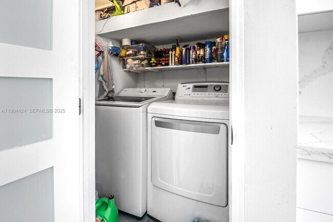 Building Photo - 513 Leslie Dr