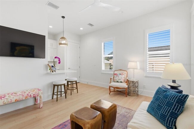 Building Photo - 345 Bailey St