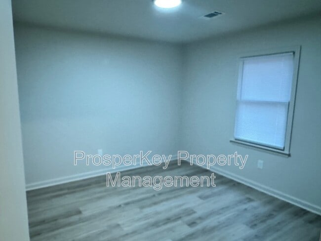 Building Photo - 1715 Scenic Dr