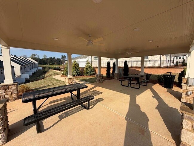 Building Photo - 214 Kinship Dr