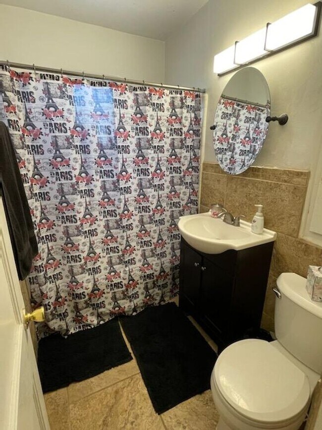 Building Photo - ADORABLE WEST MESA HOME 2 Bedroom 1/BA 1/CG BYA