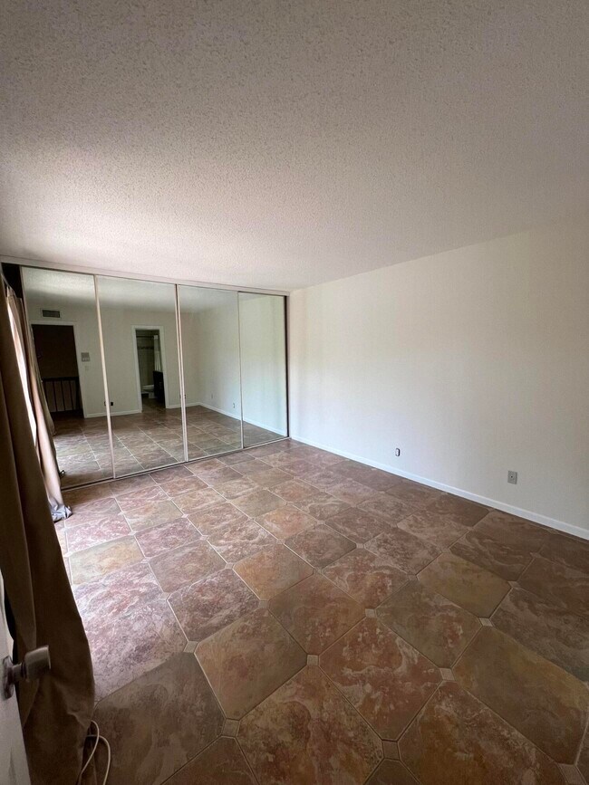 Building Photo - 3216 Spanish Wells Dr