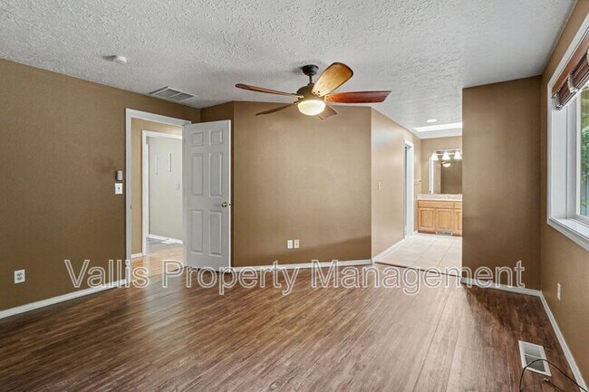 Building Photo - 1075 Mildred Ln SE