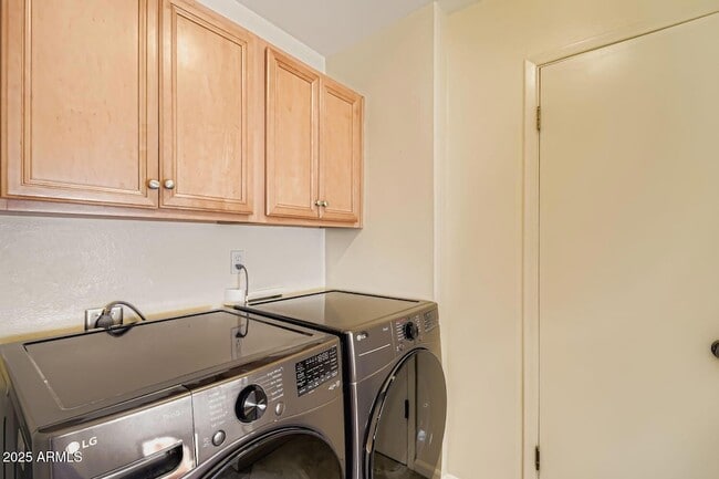 Building Photo - 201 W Diana Ave