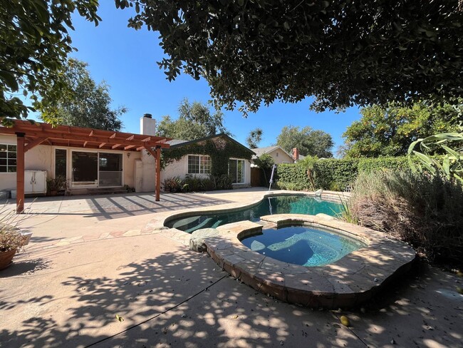 Building Photo - Canoga Park 3BR w/pool + great backyard, o...