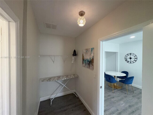 Building Photo - 10002 E Bay Harbor Dr