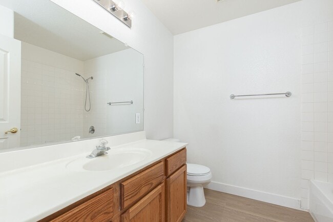 Building Photo - Great 5 Bedroom Home in Summerlin