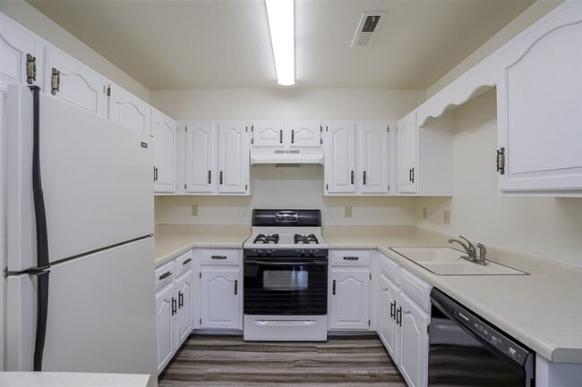 Building Photo - 1298 Tapadero Dr