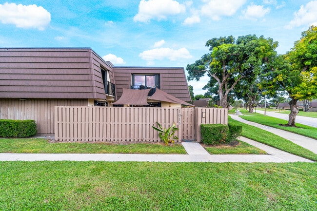 Primary Photo - 1015 10th Ct