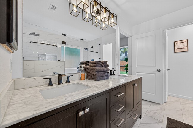 Building Photo - 22727 Tara Way Dr