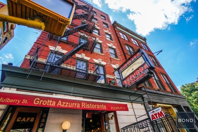 Building Photo - 164 Mott St