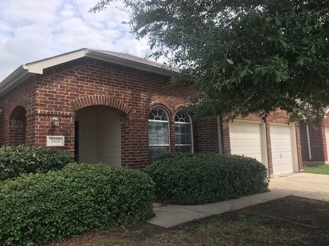 Building Photo - Super Cute 3/2 in Lost Creek Ranch!!