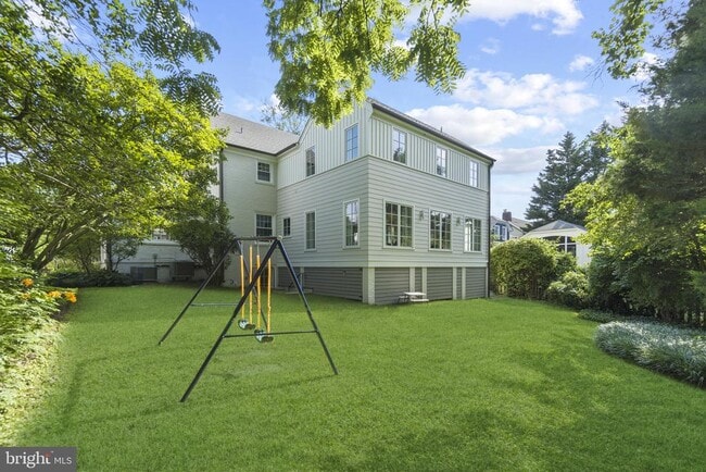 Building Photo - 3901 Woodbine St