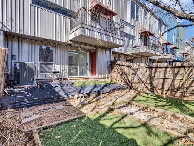 Building Photo - 6935 Yellowstone Way Dr