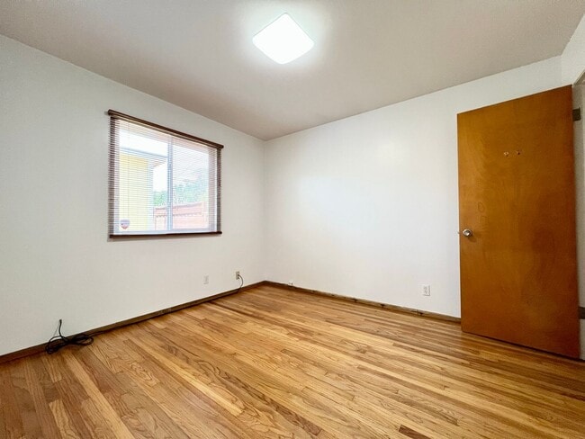 Building Photo - Updated 3-Bed / 2-Bath Single-Family Home!