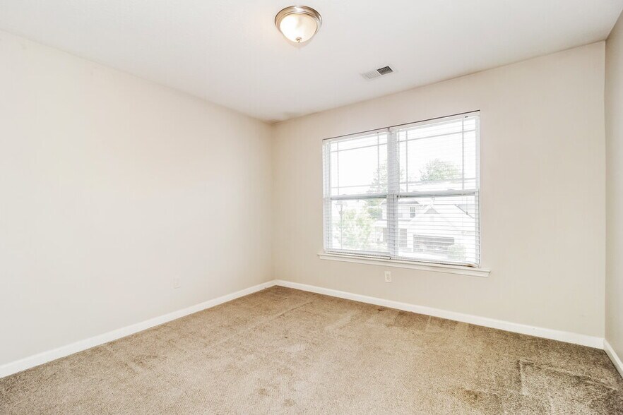 Building Photo - 340 Darbys Run Ct