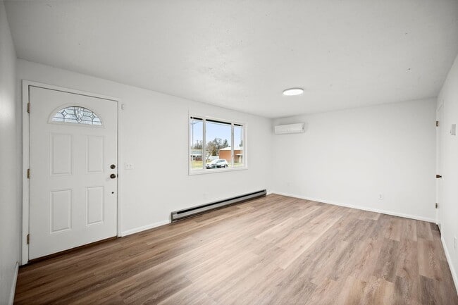 Building Photo - Great Location! - 3 Bedroom Valley Home!