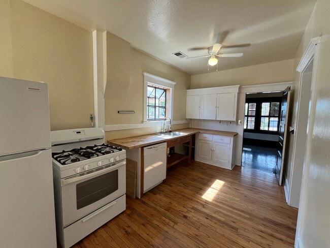 Building Photo - Historic, Charming Home in Coronado Distri...